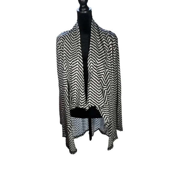 The Limited Chevron Convertible Cardigan Wrap/ Black & Ivory XL - Picture 7 of 11